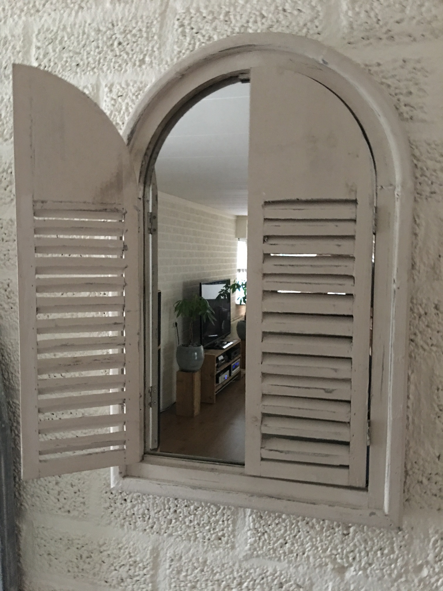 Spiegel met houten frame en deurtjes - Indische stijl